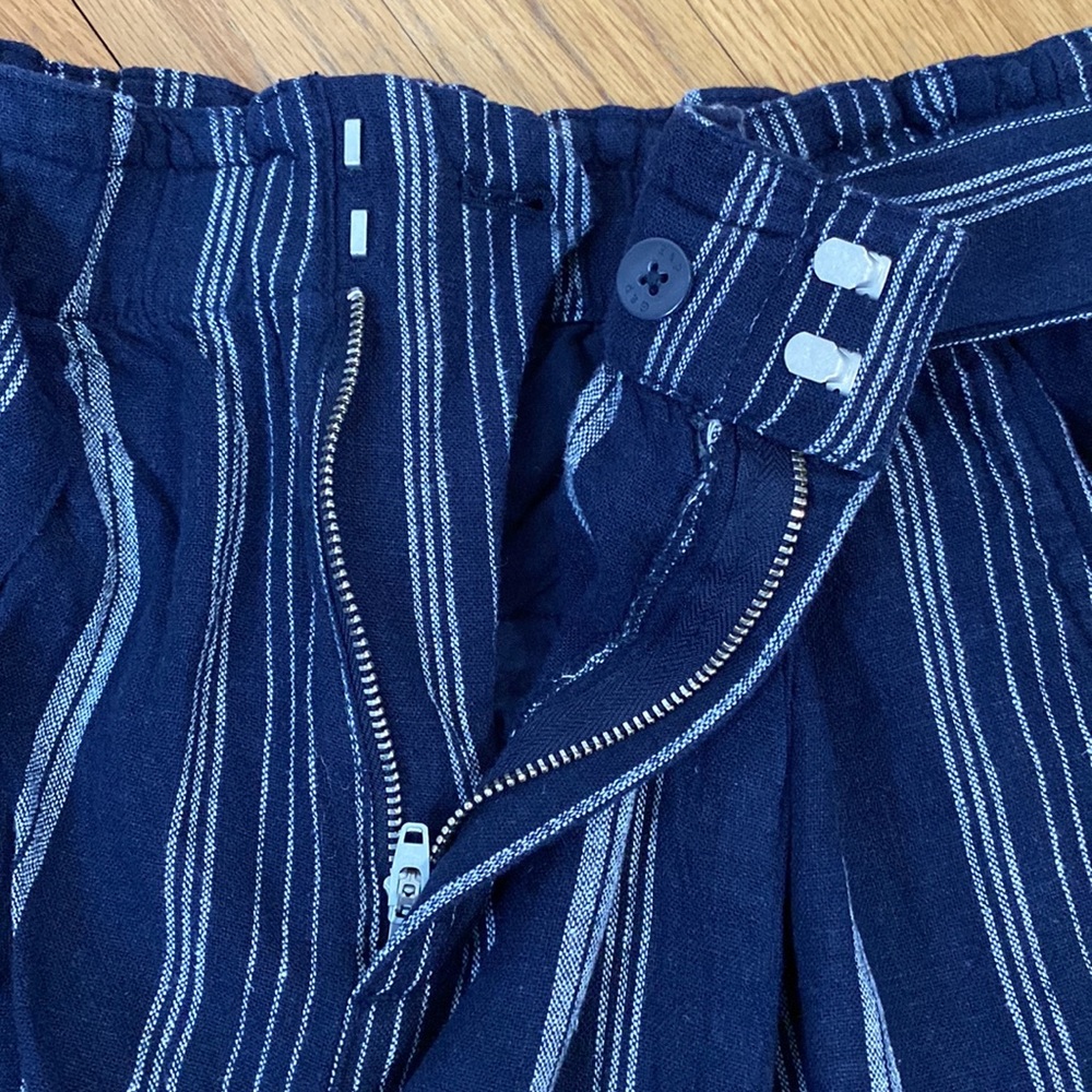 GAP High Rise Shorts - Picture 4 of 7